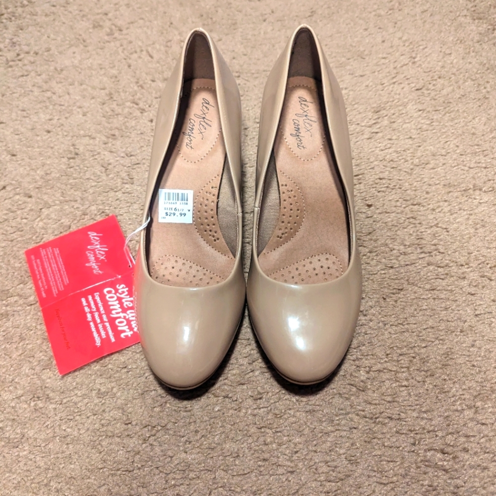 DexFlex new faux patent nude heels, size 6.5